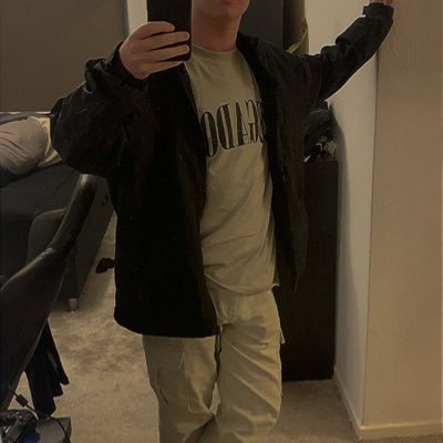 itsbasicjan's profile picture. Knock knock