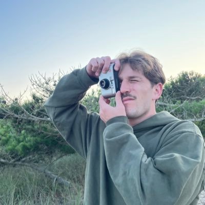 jacksonlpollock's profile picture. ((not the famous artist, but an artist))
new york city
make it count