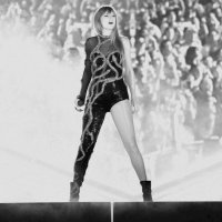 Taylor Swift Updates(@UpdatingSwiftly) 's Twitter Profileg