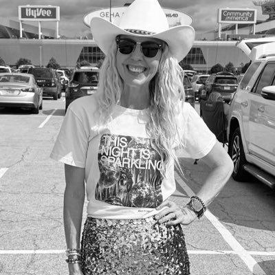 #SSDGM 💣#Vegan 🌱#swiftie 🫶 #resist 💙#feminist ✌️ #Blacklivesmatter ✊🏿 #underhiseye 🇵🇸🇺🇦