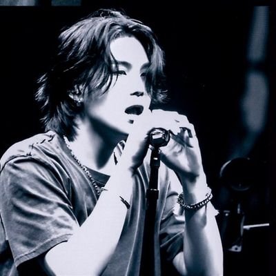 dawnoutro's profile picture. shoo shoo