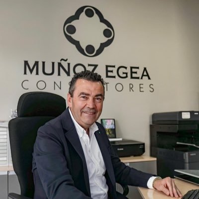 Consultor financiero, inmobiliario y seguros en Muñoz Egea Consultores de Lucena. Corresponsal de deportes de Diario Córdoba.