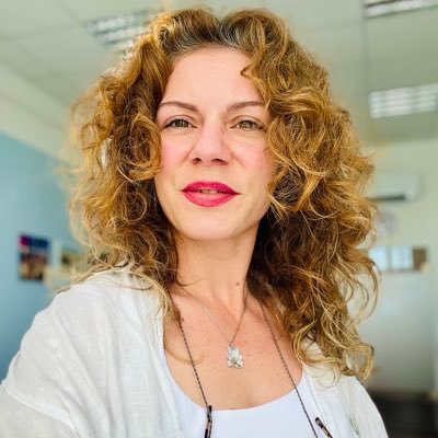 DrMirunaFilip's profile picture. 🔬 Medical Doctor | OB/GYN 🌱 Endometriosis & Menopause Advocate 🎗️ Empowering through medical education 🙏 Cannot provide individual advice
