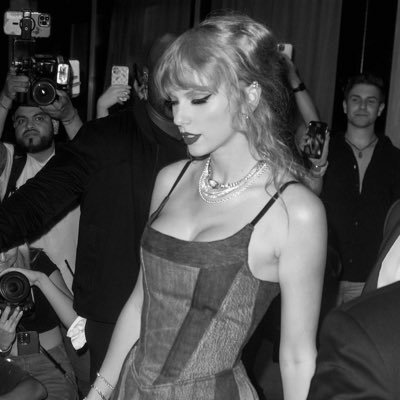 4 time AOTY winner stan 🏆it's spelled Taylor Swift and it's pronounced The Music Industry🏆reputation🐍/folklore🍃/evermore🍂/midnights🌌supremacy