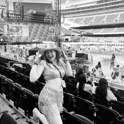 swiftiesofia's profile picture. swiftie since out of the womb | getaway car stan 🚘| ultimate taylor fan✨ | waiting to hug/meet taylor | speak now stan