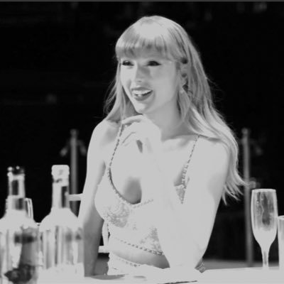 girl who lives in delusion | #1 castles crumbling stan | 20 | ifb swifties
