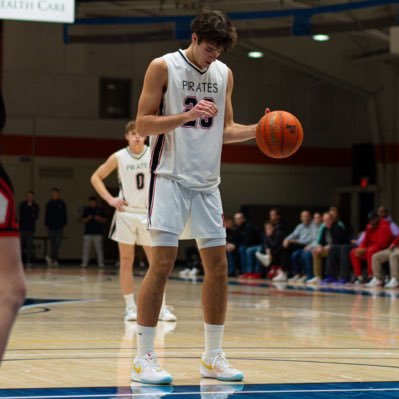 6’8 | 200lbs | High School-@PewaukeeHoops #23 | AAU-@academy_chapman #10 | 262 352-4718