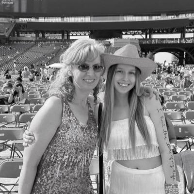 Huge Taylor fan since the beginning....mom to an equally obsessed 19 year old Swiftie.