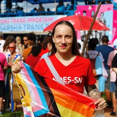 Travesti, cientista e professora. Física-matemática de humanas e guitarrista experimental. Coordenadora do @mamutesciencia.
(she/ela/sie)
