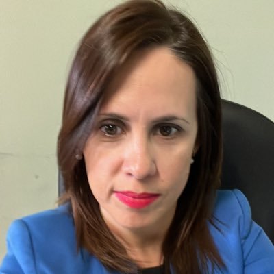 Secretaría de Extensión y Comunicación en @UNDEFArgentina. Bailarina. Periodista. Abogada. Ceremonialista. Inst. de pilates. Misionera.