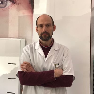 Doctor en Farmacia. Ex microbiólogo. Boticario de familias y comunidades. Granadino. Sobrevalorado. Vivo en eterna agonía existencial