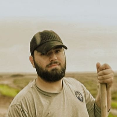 amirh_dehghani's profile picture. خلاصه بگم:
نگهی گمشده در پرده رویایی دور
پیکری ملتهب از خواهش سوزان وصال/
فارق از این دوبیت،روایت نویس