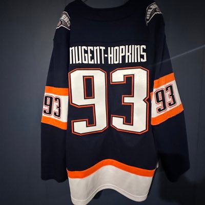 ItsJoshHuh's profile picture. 