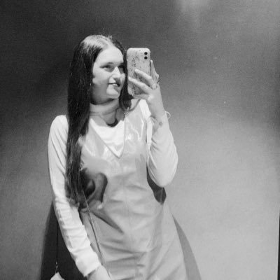 LOLarkin's profile picture. she/her // crying but in a 𝒸𝑜𝑜𝓁 way