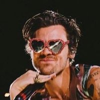rach (@tinyhustin) 's Twitter Profile