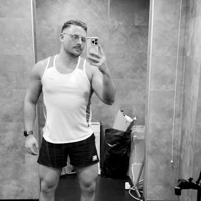 roryt12's profile picture. Gym/Swiftie/LGB