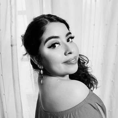 • 24 años °Fangirl muy fangirl que no tiene problema en externar cuando algo le gusta o no °Chocolates y rosas •Booktube• https://t.co/MFs4UjP3KU…
