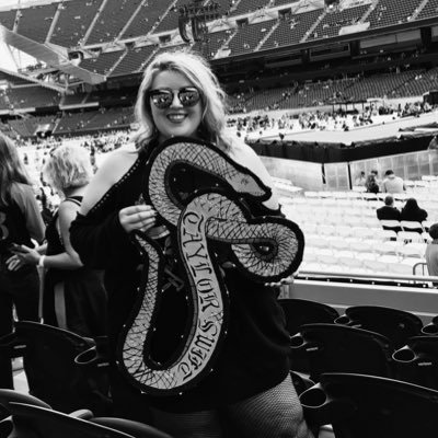 miscalainaeous's profile picture. nerd