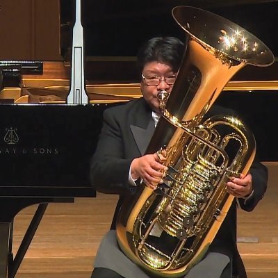 Tuba(楽器)をこよなく愛し、クラシック音楽と共に日本酒も愛しています。日本酒好きと言っても「こだわり」「マニアック」「限定の」というのは苦手で、どちらかというと飲み助タイプです。たくさんの人が集まってお酒を酌み交わす、そこにクラシック音楽が流れる。そんな幸せが私の生き甲斐かな？
銀牙好き☆
金管楽器調律修行中！