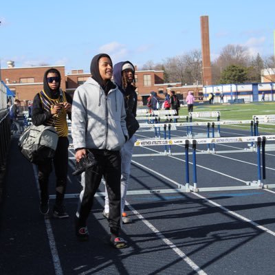 Toledo Central Catholic HS 27’/ DB/RB /2 Sport Athlete / Email:jazzgib09@yahoo.com 5’11 180Ibs /#:419-246-7544 /GPA: 3.4+/ NCAA ID:2501495789