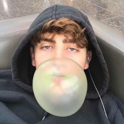 EdwiinLongmanB2's profile picture. 