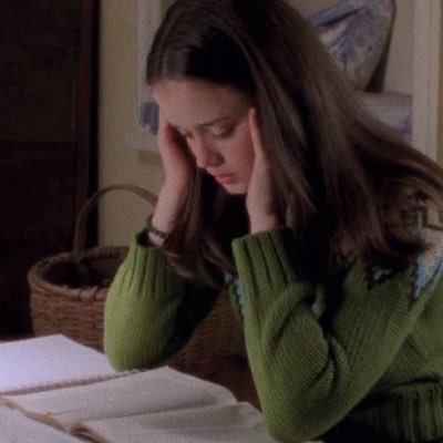 StudyLili_'s profile picture. #studytwt — vestibulanda de medicina! || “I can't. I have to study.” ||