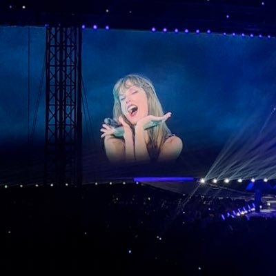 deluluswiftie13's profile picture. the only place i can constantly talk abt taylor swift without being annoying -  eras tour 6/17, 6/16, 10/20/24🥰🩷😘😜