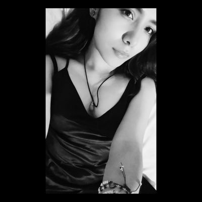 viviiMcV's profile picture. 🧣Ingeniera en Computación 👩🏻‍💻// Instagram : @viviimcv (Reputation Era)🐍🖤🙊🌻