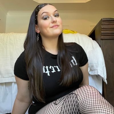 ✨22 / eras tour ATL night 3 / swiftie since ‘08 / avid cancelled podcast listener ✨