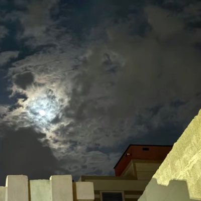 EnMxSa's profile picture. .