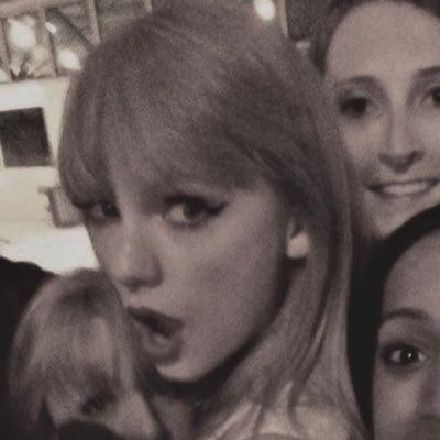 ilovesoitgoes's profile picture. as she was leaving, it felt like freedom ₊˚ʚ ᗢ₊˚✧ ﾟ.