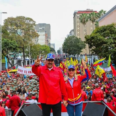 Abogado radicalmente chavista apoyando siempre al Comandante   Chávez y al Presidente @NicolasMaduro !

El sol de Venezuela nace en el Esequibo! 🇻🇪