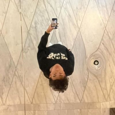 jwlstars's profile picture. what do i put here 😭