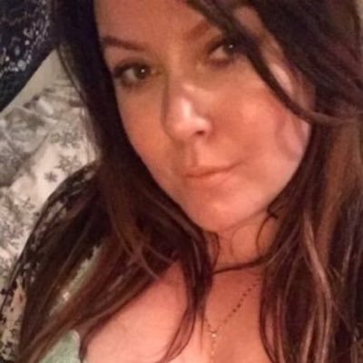 je recherche de nouvelle expériences avec des hommes motivés et coquins ❤️😘 les soumis venez raquer sous les pieds de votre déesse 😈