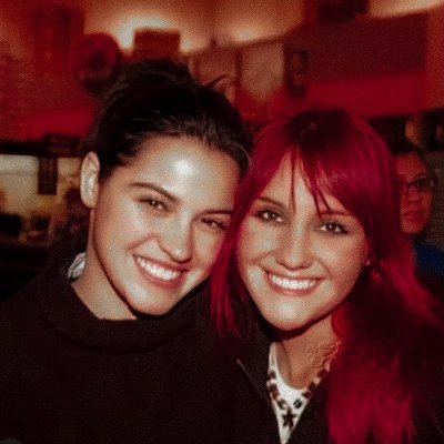 gifs e fotinhos da @maiteperroni e @dulcemaria ♡