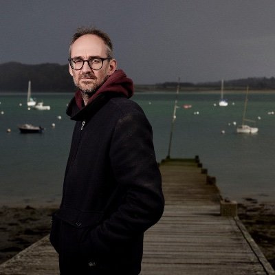 Journaliste / correspondant pour @lemondefr en Bretagne / auteur de livres (Le dernier : Bretagne secondaire) & docus / éditeur @Ed_duCoinDelaRu