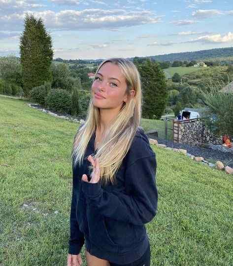 Blaire964627's profile picture. 🥭 Knows 50 shades of mango season