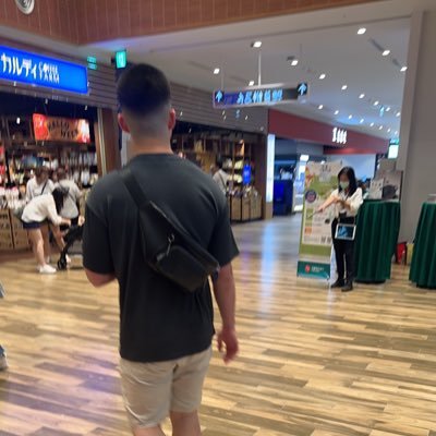 wdnvheG40hvxCOi's profile picture. 