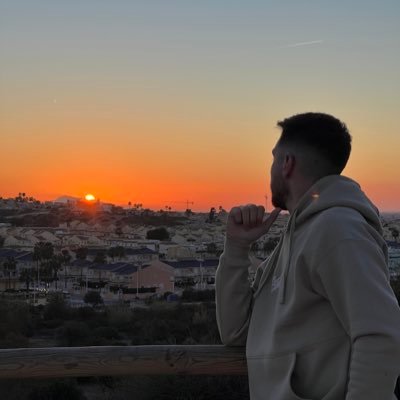 carlosmreus11's profile picture. Siempre entrega más de lo esperado.