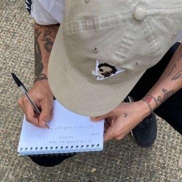 valeeentim's profile picture. into folklore 🩶