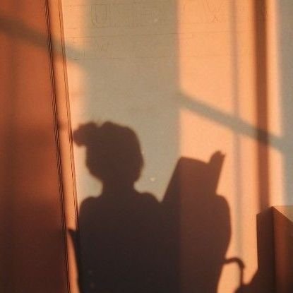 chapterofmay's profile picture. 𓍯 living for a good book 📚; pretty flowers 🌺; crochet 🪡 — cr: The 5 AM Club