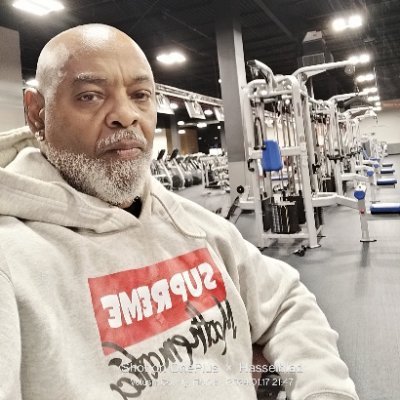 Retired Bodyguard  Fitness and Strength Coach now living in Daytona Beach. Loving Boxing, Muay Thai , Powerlifting and food.