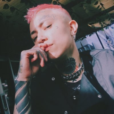 Soy la persona que puede caerse y levantarse con mil sonrisas las veces que sea necesario.