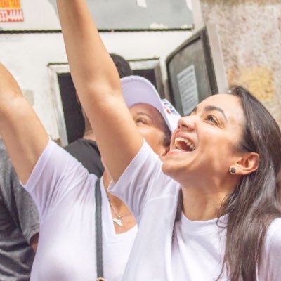 Abogada de profesión, Comunicadora de la realidad y Comprometida con el bienestar común. Dominicana de nacimiento, universal de corazón. Senadora del D. N.