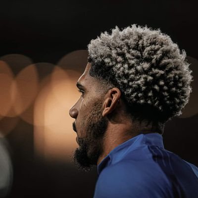 heyy_zeesh's profile picture. 