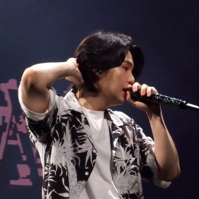 amproblmyg's profile picture. made an acc just to read fics