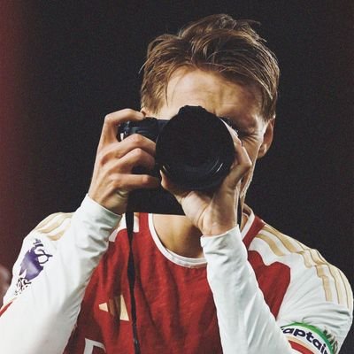 Gooner through and through! Win Lose or Draw. follow most gooners back. 
DM'S FRIENDS ONLY! 
pro-nouns, no/fucks/given

#BeKind

#mentalhealthmatters