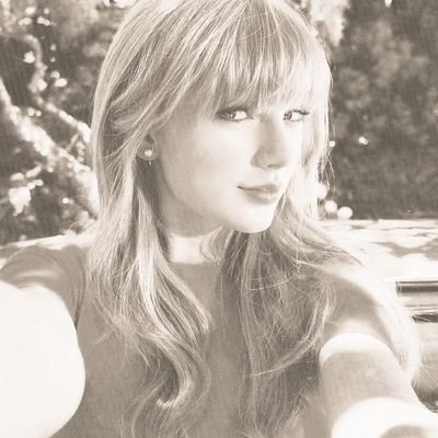 torturepoetsdpt's profile picture. i cry a l𖹭t, but i am s𖹭 pr𖹭ductive, it's an art.