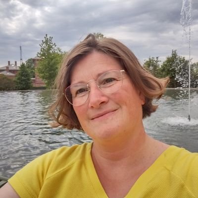 Import Zaankanter, boekenwurm ipv binge watcher,🌻, D66, vertrouwen in de wetenschap, verbeter de wereld, begin met jezelf. in stapjes over naar Blue Sky