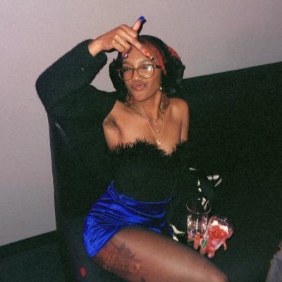 __linzee's profile picture. an espresso martini in a world of cognac